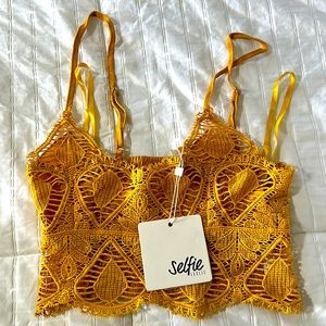 Selfie Leslie Bralette